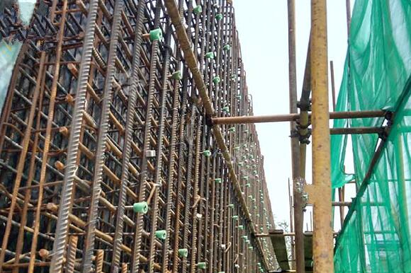 三段式止水螺桿建筑工地中如何使用？(圖1)